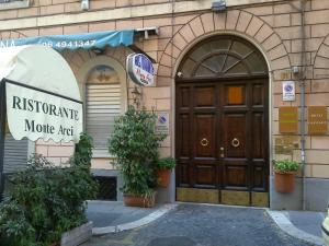 Facaden eller indgangen til Hotel Lazzari