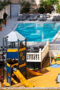 The swimming pool at or close to FLOR los Almendros Apartamentos