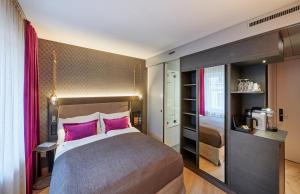 Rúm í herbergi á Boutique Hotel Seefeld