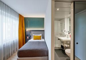 Rúm í herbergi á Boutique Hotel Seefeld