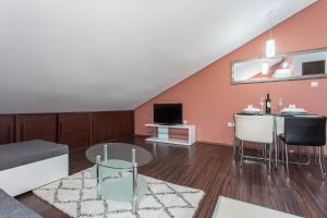 Gallery image of Apartments TB in Porat +27 photos