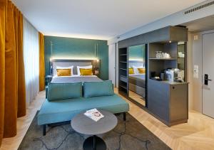 Rúm í herbergi á Boutique Hotel Seefeld