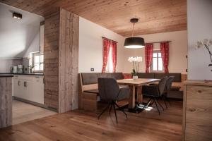 Kuchyňa alebo kuchynka v ubytovaní Penthouse Chalet Pichlerhof