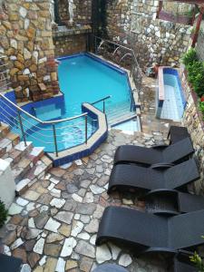 Bazén v ubytování 9 Queens Spa Hotel nebo v jeho okolí