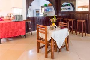 Sienna Beach Hotel Entebbe的休息区