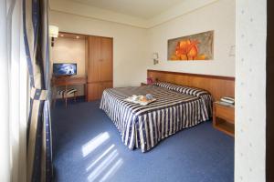 Postel nebo postele na pokoji v ubytování Hotel De Paris + 37 fotografií