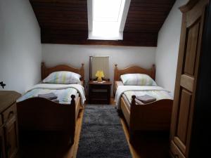 two beds in a small room with a skylight at Apartment Ivana B in Lesce