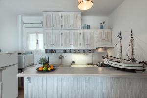 Kuchyň nebo kuchyňský kout v ubytování Sunny Guest House New Port Mykonos