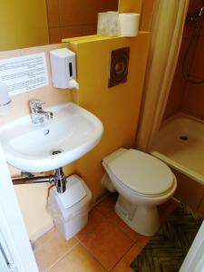 Koupelna v ubytování Hotel Tukums