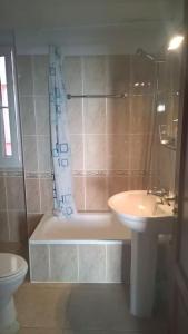 a bathroom with a sink and a shower and a toilet at Apartmento Atlantico in Tazacorte