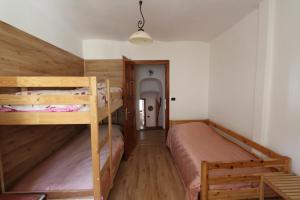 a bedroom with two bunk beds and a hallway at Casa rustica in Cansano