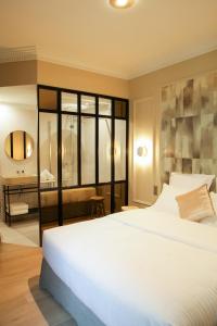 Postel nebo postele na pokoji v ubytování Hôtel Singulier Bordeaux - Boutique Hôtel & Spa Anne Semonin