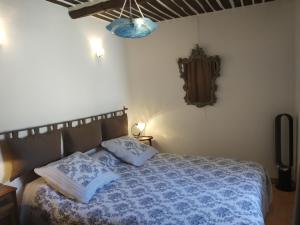 a bedroom with a bed with two pillows on it at Le Térébinthe Gîte in Lauris