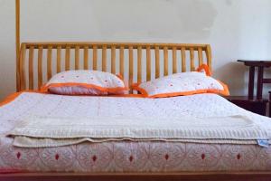 Un pat sau paturi într-o cameră la Tobiz Guest House Mbarara