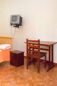 TV a/nebo společenská místnost v ubytování Tobiz Guest House Mbarara