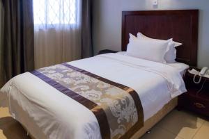Postelja oz. postelje v sobi nastanitve Easy View Hotel Mbarara