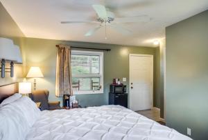 a bedroom with a white bed and a ceiling fan at Boxwood Lodge Blowing Rock near Boone-University in Blowing Rock