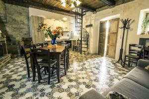 a dining room with a table and chairs at Casa castello in Rocca Imperiale