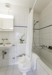 Kylpyhuone majoituspaikassa Swiss Star Tower - Self Check-In