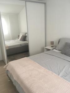 Postel nebo postele na pokoji v ubytování Luxury Apartments Vučinić Pirovac