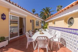 Balkon lub taras w obiekcie Villa in protected space in front of the sea