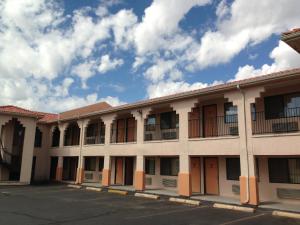 Gallery image of Luxury Inn in Albuquerque