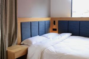 Postel nebo postele na pokoji v ubytování Travel light hostel