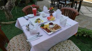 Comida en o cerca de este hotel