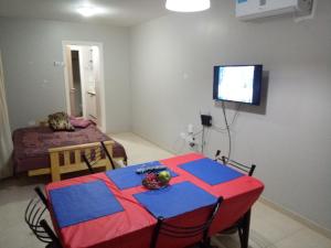a room with a red and blue table and a television at Casablanca in Villa María