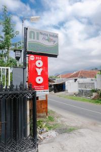 a sign on the side of a road at OYO 894 Nusa Indah Homestay Syariah in Batu