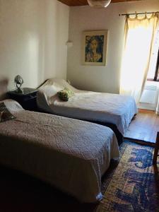a bedroom with two beds and a window at Maison de village in Ortiporio