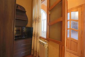TV a/nebo společenská místnost v ubytování Guest House Eka & Gio