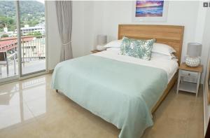 Postel nebo postele na pokoji v ubytování The Quadrant Luxury Apartments