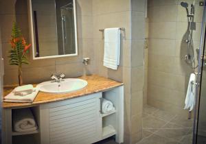 Koupelna v ubytování The Quadrant Luxury Apartments + 17 fotografií