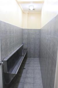 Koupelna v ubytování Mang Ben Dormitory