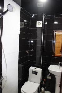 Koupelna v ubytování Hotel Evrazia