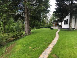 Vonkajšia záhrada v ubytovaní Pampas apartments Mrežnica