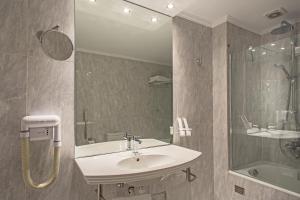 A bathroom at Airotel Stratos Vassilikos Hotel