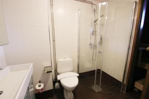 Koupelna v ubytování Hotel Hullu Poro