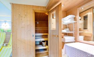 Postel nebo postele na pokoji v ubytování Hotel - Pension Fortuna