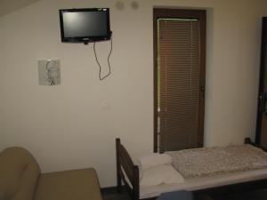 Μια τηλεόραση ή/και κέντρο ψυχαγωγίας στο 6 topola