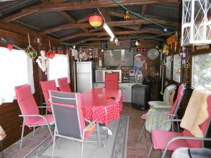 a dining room with a table and red chairs at Ruegen_Fewo 58_1 in Neuendorf