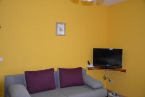 Telewizja i/lub zestaw kina domowego w obiekcie Pension Restaurant Rosenberg
