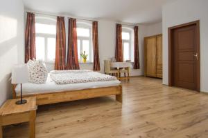 Postel nebo postele na pokoji v ubytování Hotel Garni Am Klostermarkt