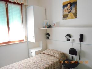 A bed or beds in a room at Hotel Biancaneve Wellness