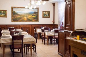 Restoran või mõni muu söögikoht majutusasutuses Luna Hotel +37 fotot