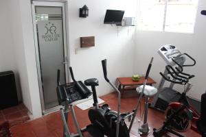 Fitness centrum a/nebo fitness zařízení v ubytování Hotel El Rancho