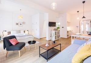 Μια τηλεόραση ή/και κέντρο ψυχαγωγίας στο Wide Comfy Studio Apartment Centrally Located In Thissio