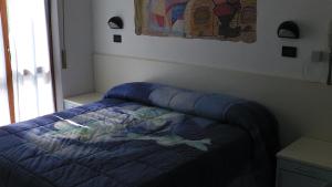 A bed or beds in a room at Hotel Biancaneve Wellness