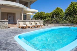 Bazén v ubytování Villa Linda Tsambika Afandou nebo v jeho okolí